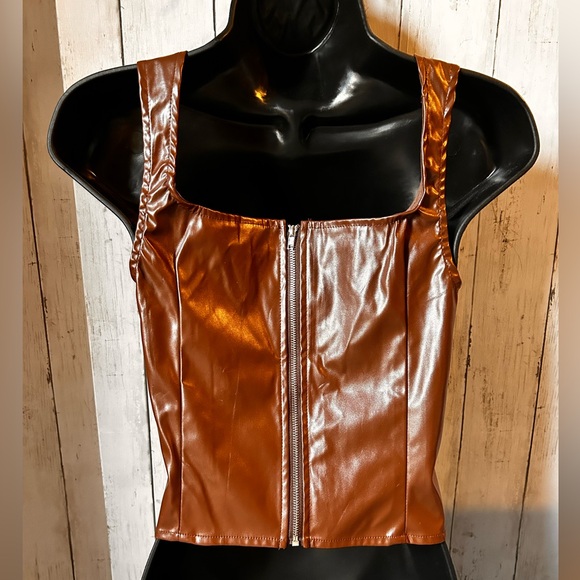 Set of 2 Vegan Leather Zipper Crop Tanks - Picture 3 of 9